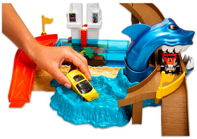 Mattel BGK04 Hot Wheels City: színváltós kisautók - Cápatámadás pálya
